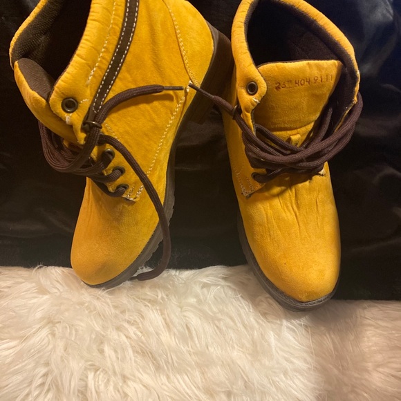 Michael Kors Handbag - Picture 10 of 10